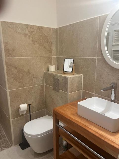 Ti Bomb Et Chadeck Villa