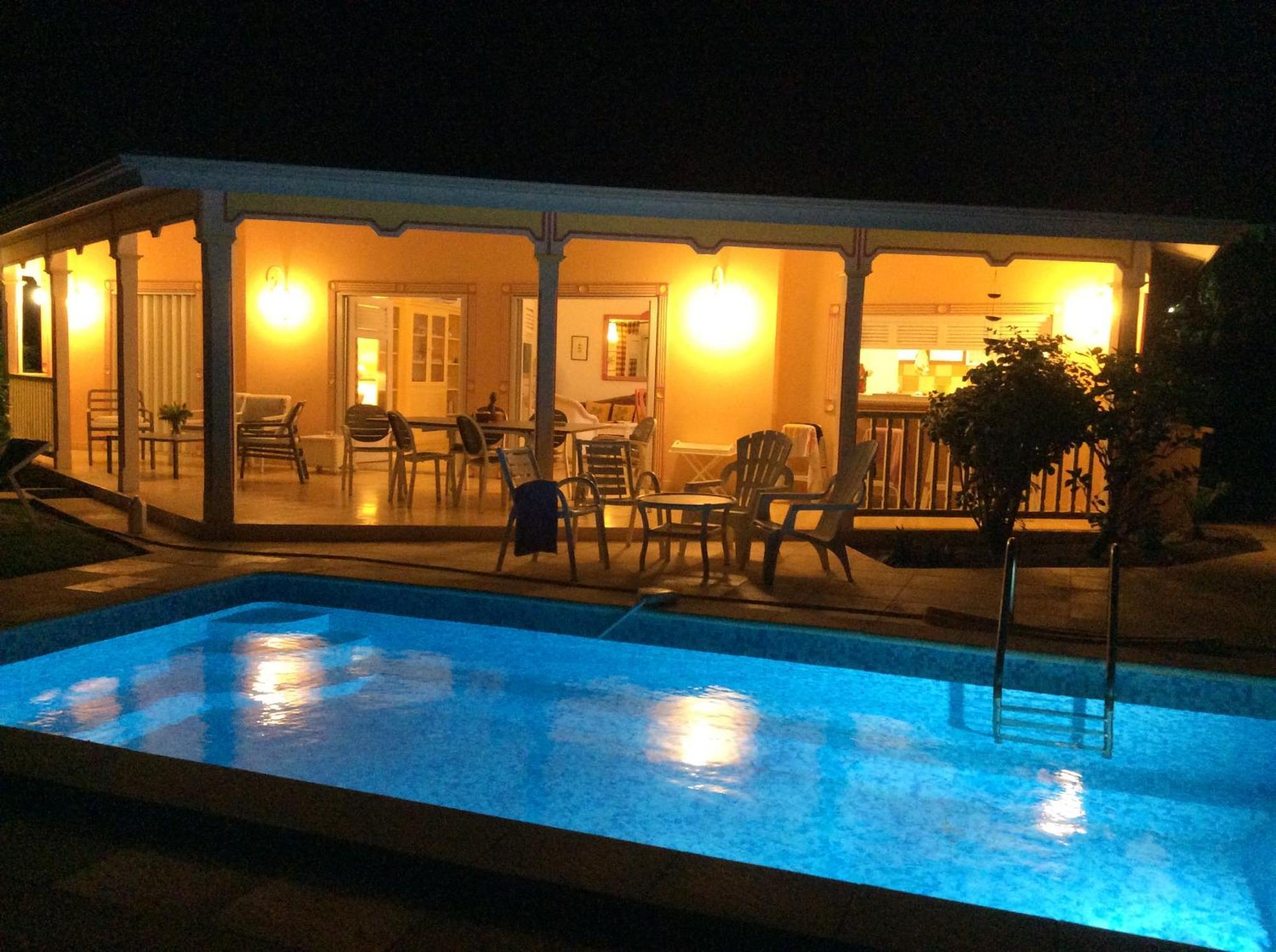 Ti Bomb Et Chadeck Villa *